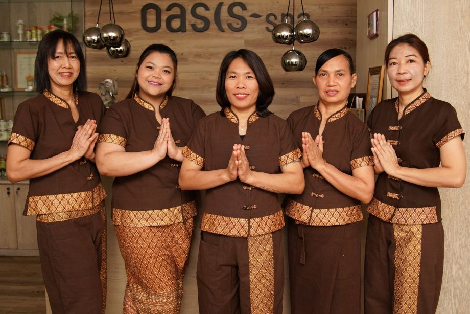 Команда мастеров тайского массажа в Оазис-спа в Москве